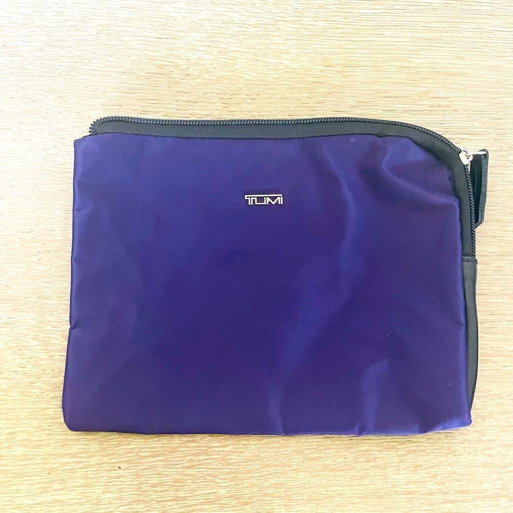 Tumi for DeltaโAirlines Purple Zippered First Class Amenity KitโBag